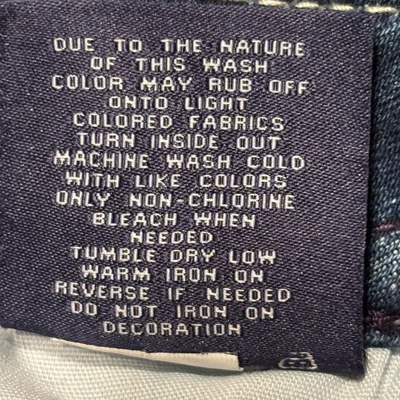 Vigoss Women's Dark Wash Capri jeans. Size 4 - Picture 9 of 10